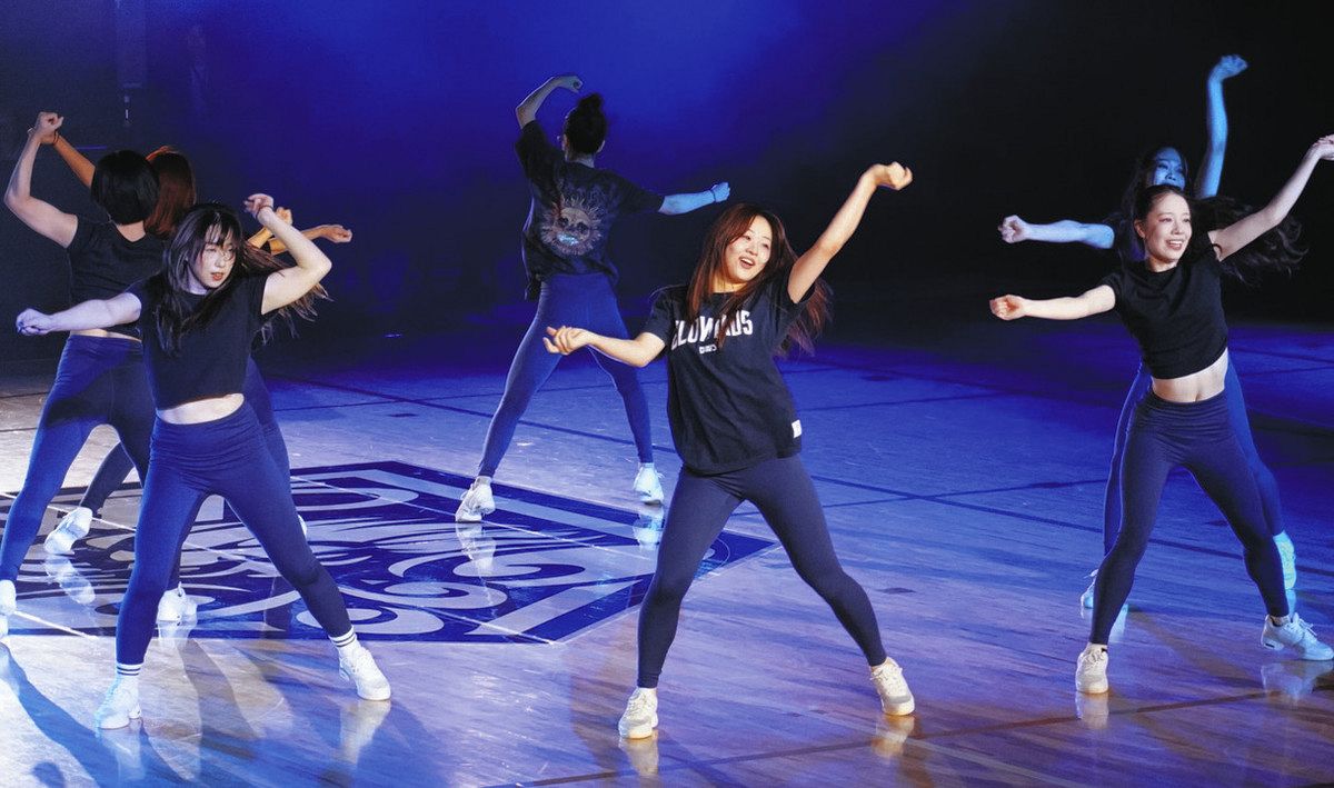 観客増員へ　演出多彩　きょう　ホーム開幕戦　ダンスや光の空間　多目的室も新設　プレミア参入の布石