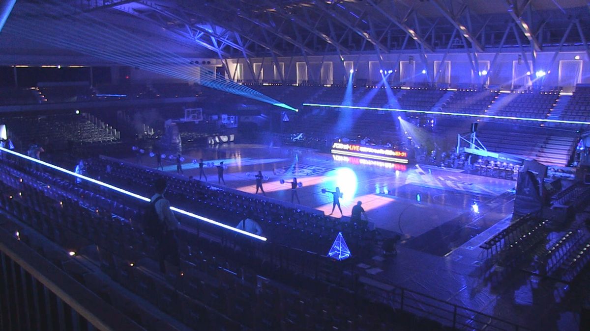 まるでライブ会場 光の演出がど派手に 音響も重厚さ増す 福井ブローウィンズのB2優勝へ ブースターと一体化して選手たちを鼓舞